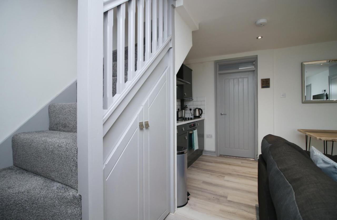 Sleeps 6, Smart Tv'S, Parking Swansea & Morriston Hospital Apartment Bagian luar foto